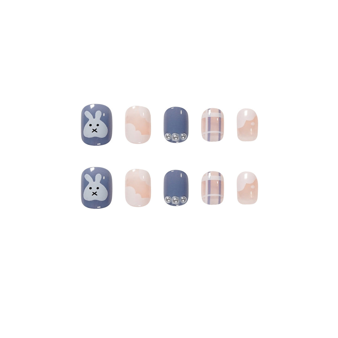Artful Nail Art with Animal Motif Kalsten