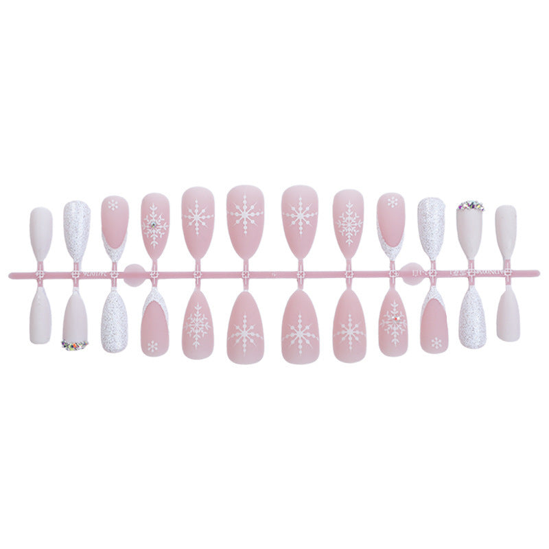 Nail set with wintry snowflake design Kalsten