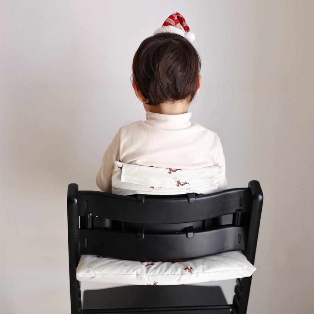 Ergonomic Adjustable Solid Wood Baby Feeding Chair with Removable Anti‑Slip Tray and Printed Seat Cushions