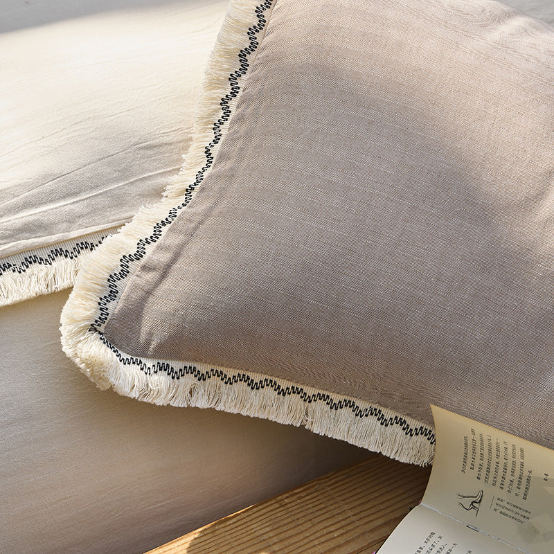 Linen bedding set with washed cotton-linen quality and decorative crochet lace