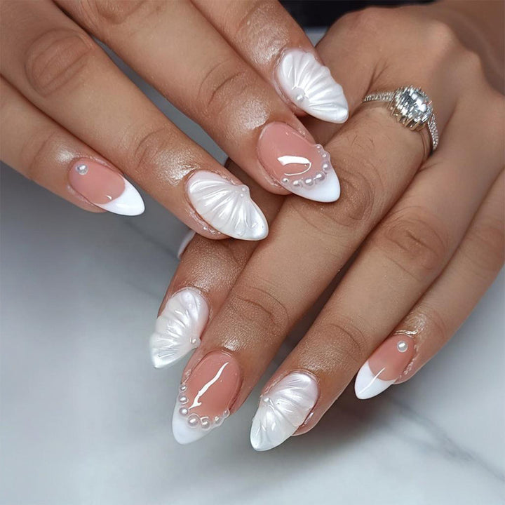 Artificial nail set with elegant peaks and 3D details Kalsten