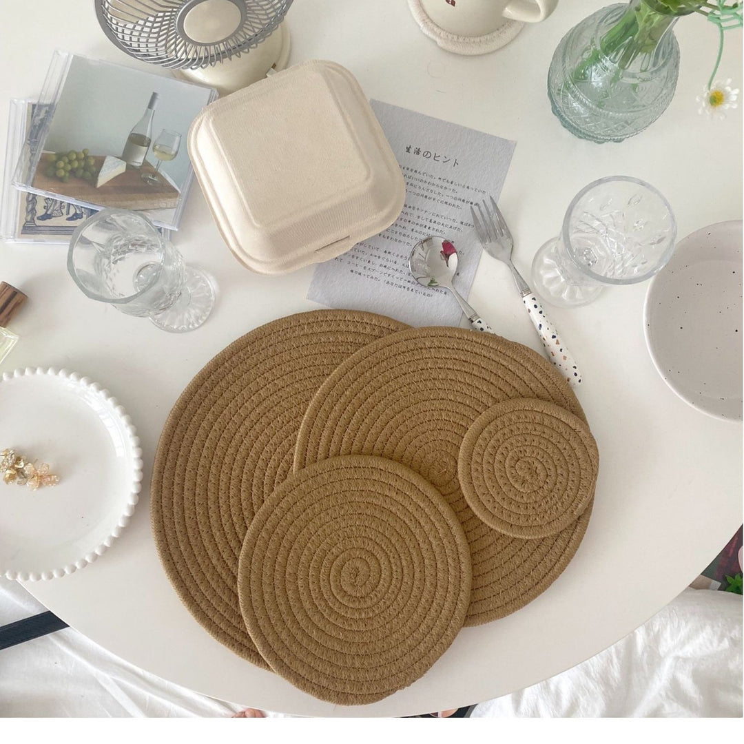 Ladies round placemats made of high-quality natural material Kalsten