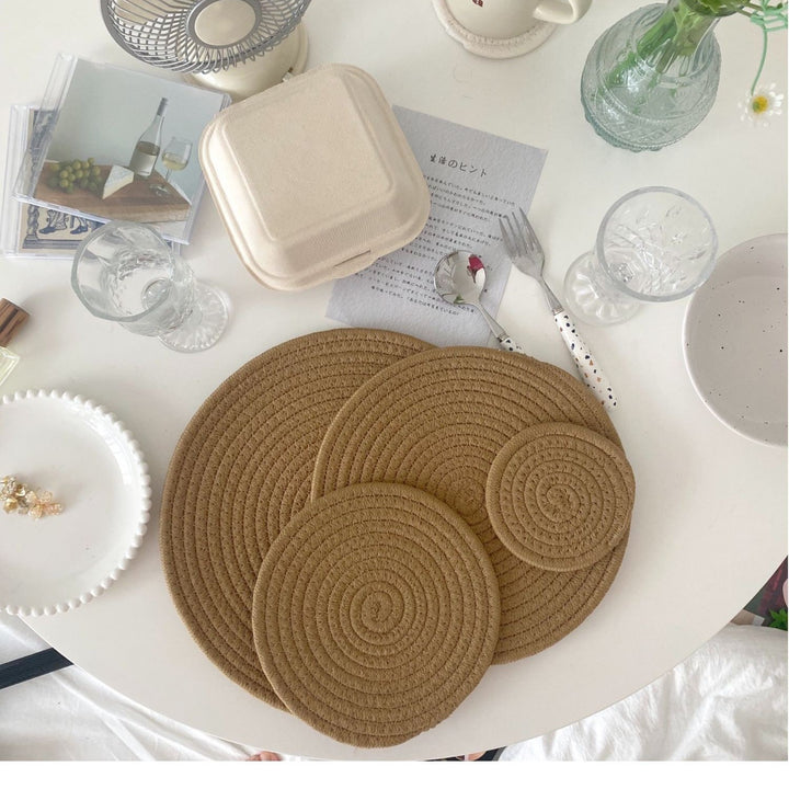Ladies round placemats made of high-quality natural material Kalsten