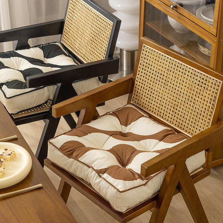 Padded chair cushion with ties and tufted seat Kalsten