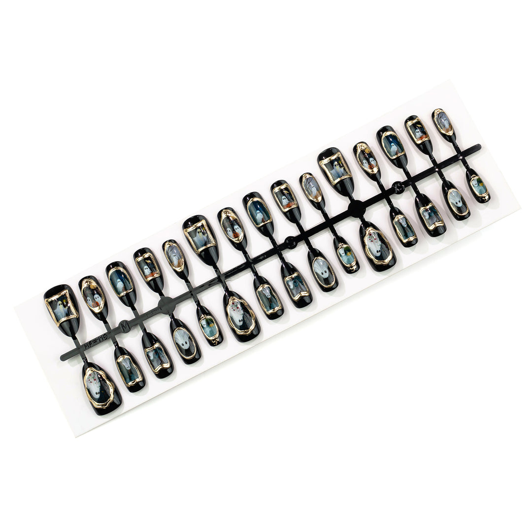 Spooky Halloween-Themed Press-On Nail Art Set