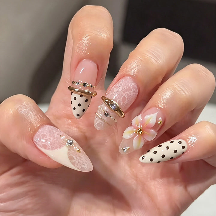 Artificial nail set with delicate floral patterns and elegant accents Kalsten