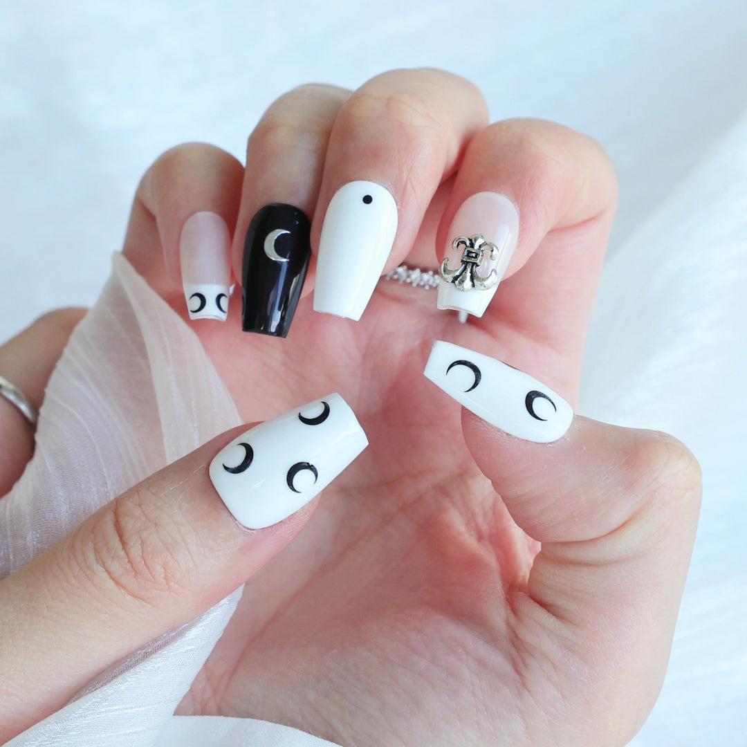 Artistic Press-On Nail Art Set with Elegant Moon and Star Designs