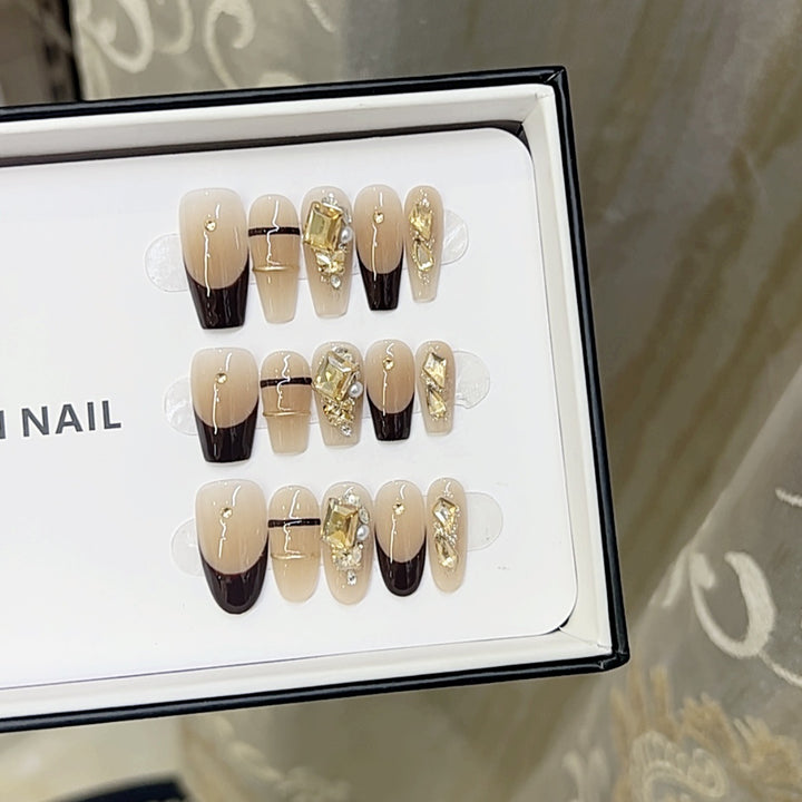 Premium Decorative Press-On Nail Set with Golden Accents Kalsten