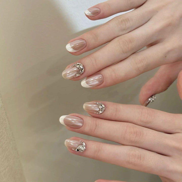 Glamorous artificial nails with elegant rhinestone decorations Kalsten