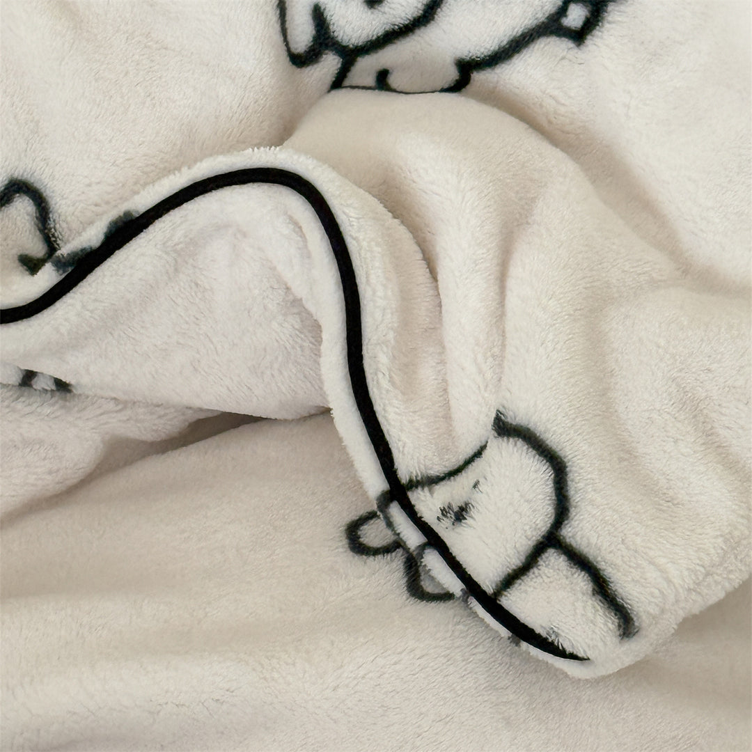 Cozy microfleece bedding set with cute dog motifs and piped edges