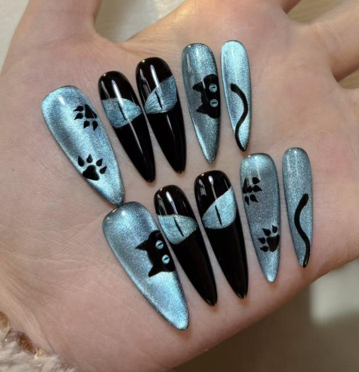 Cat-Themed Press-On Nail Art Kalsten