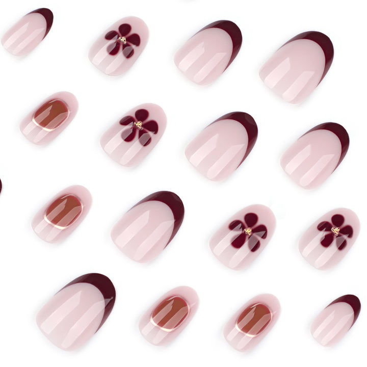 Elegant Nail Art with Floral Accents and Golden Details Kalsten
