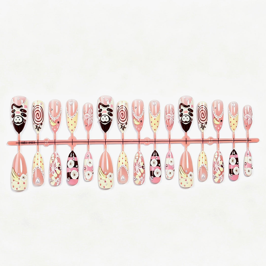 Playful artificial nails in sweet design Kalsten
