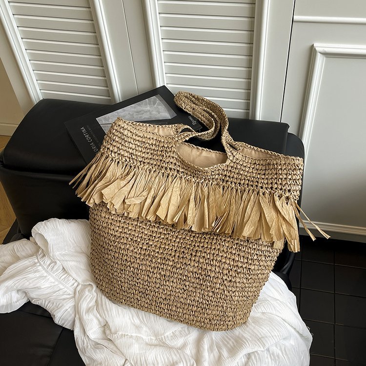 Charming Bast handbag with decorative fringes Kalsten