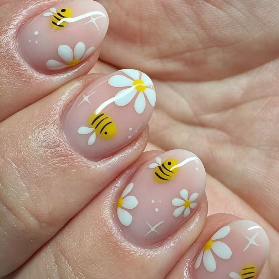 Artificial nail set with playful bee and flower design Kalsten