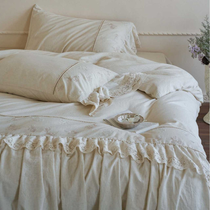 Luxurious cotton-linen bedding set with lace ruffle and floral embroidery