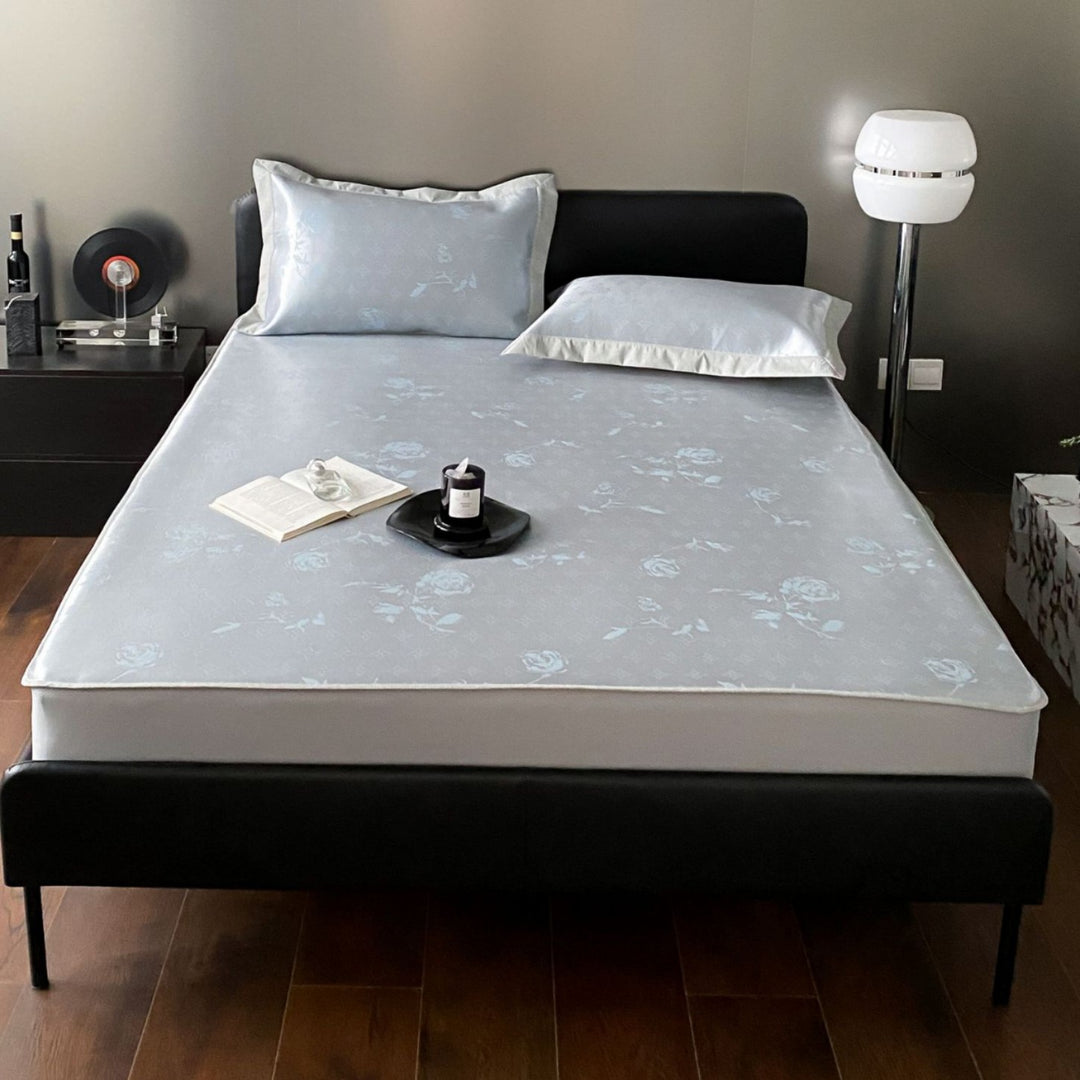 Quilted mattress topper with jacquard pattern and non-slip base