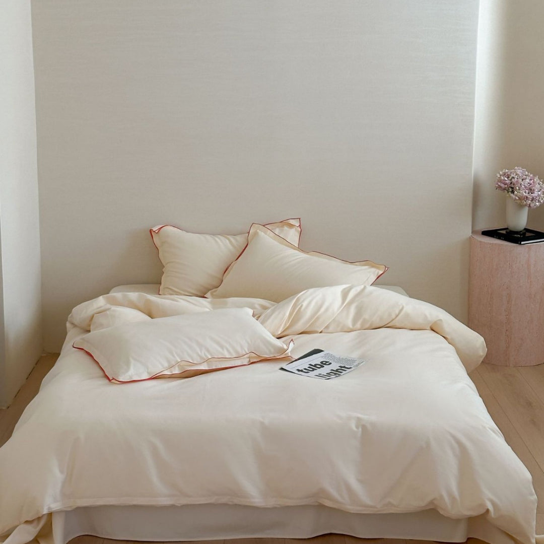 Luxurious bedding set made of cotton satin with contrasting piping
