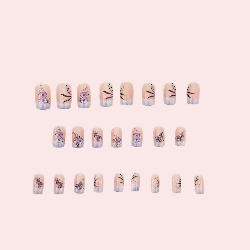 Nail art set with floral accents Kalsten