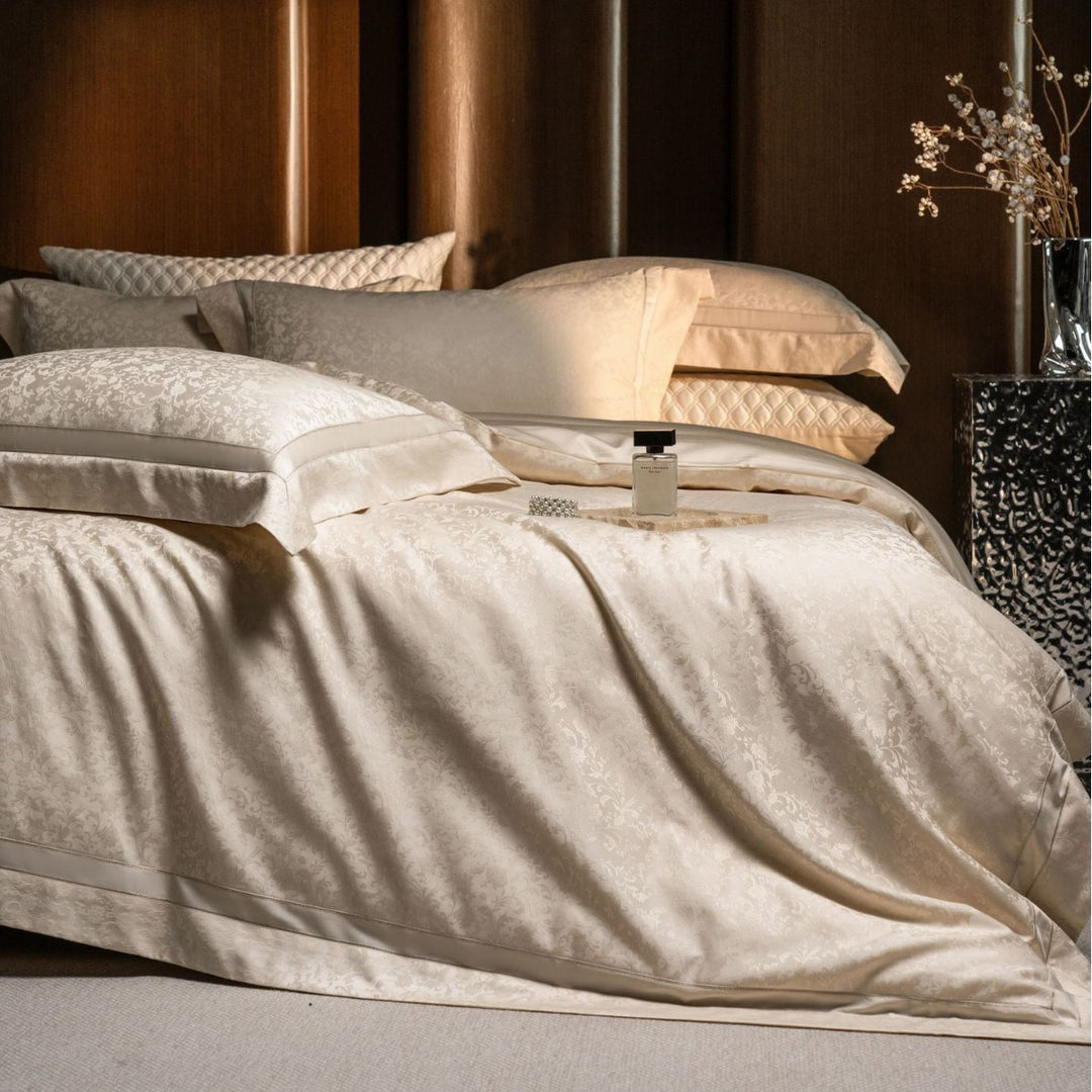 Luxurious satin jacquard bedding set with fine damask pattern and Oxford pillow