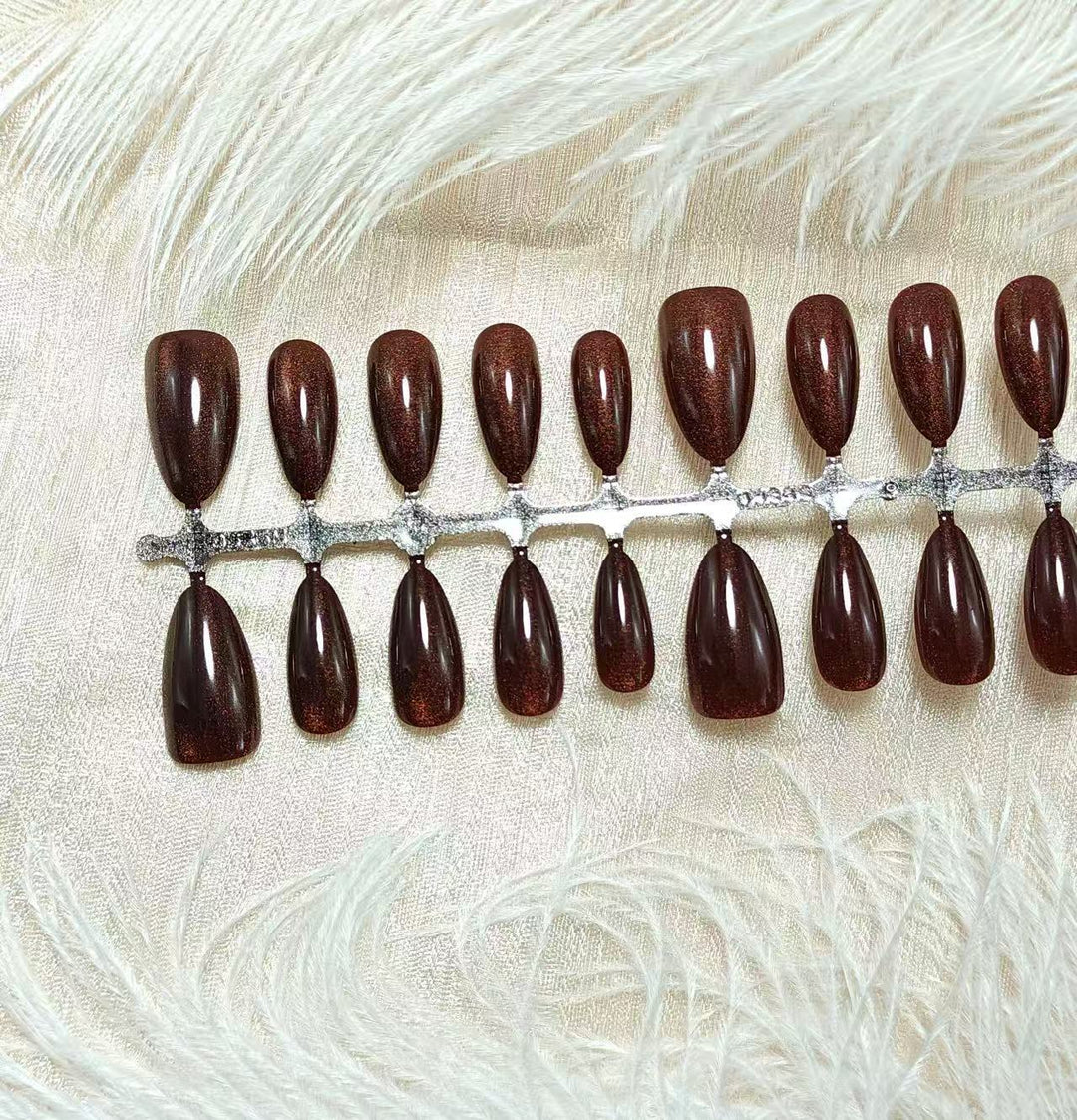 Artificial nails with shimmering shine Kalsten