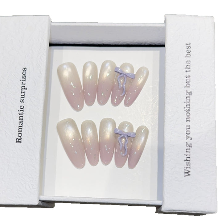 Artificial nails with romantic design and shimmering accents Kalsten