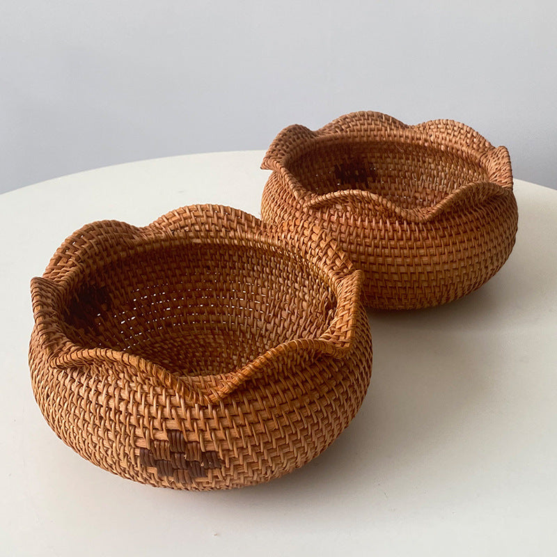 Handcrafted storage basket with wavy edge Kalsten