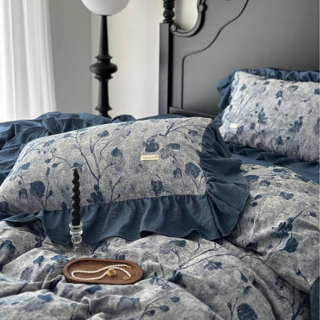 High-quality cotton bedding set with ruffles and floral quilted pattern