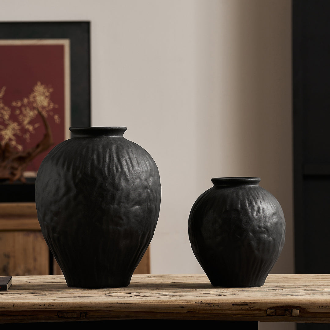 Elegant ceramic vase with texture Kalsten