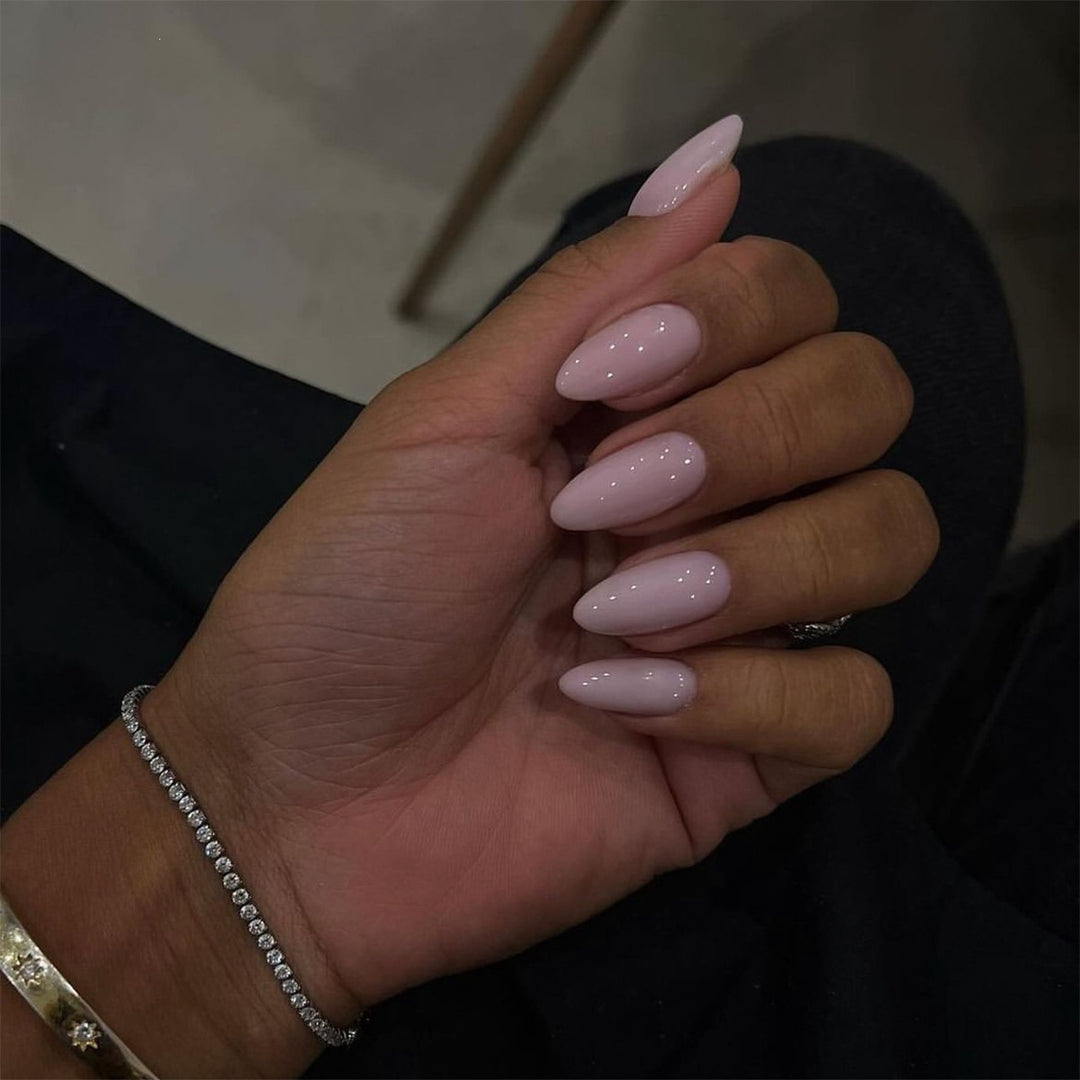 Acrylic nail set with luxurious color gradient and elegant lace accent Kalsten