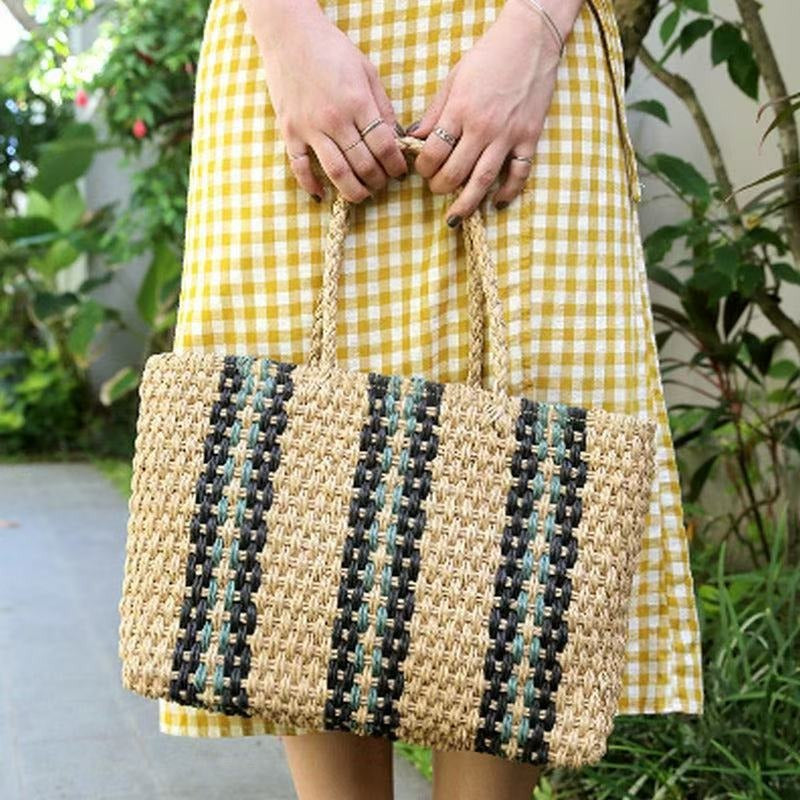 Tote bag made of naturally woven material with geometric pattern Kalsten