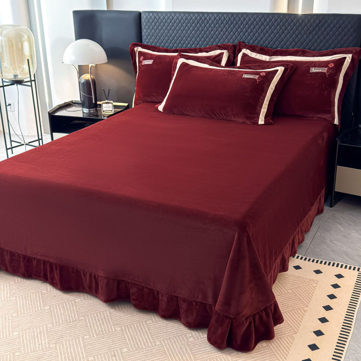 Samt bedding set with pillow covers and quilted border