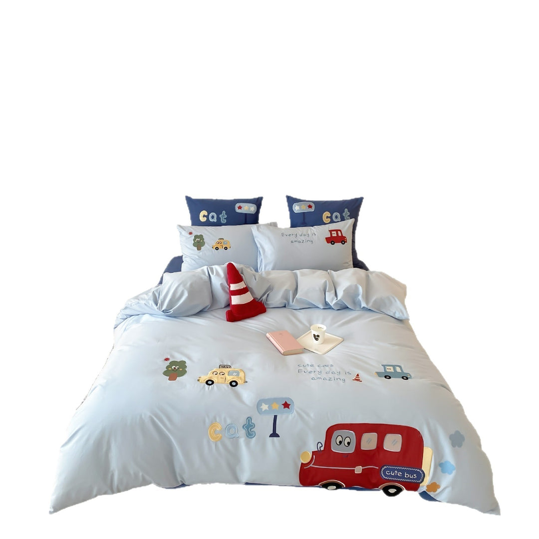 Children's bedding set with appliqued vehicle motifs made of cotton satin