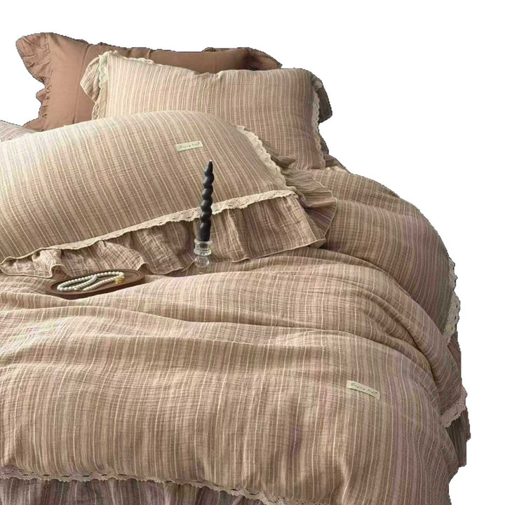 Romantic linen look bedding set with ruffle and lace trim