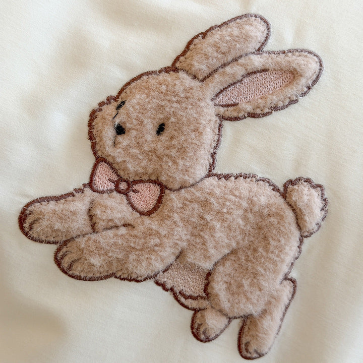 Romantic duvet cover set with embroidered bunnies, ruffled edge and reversible function
