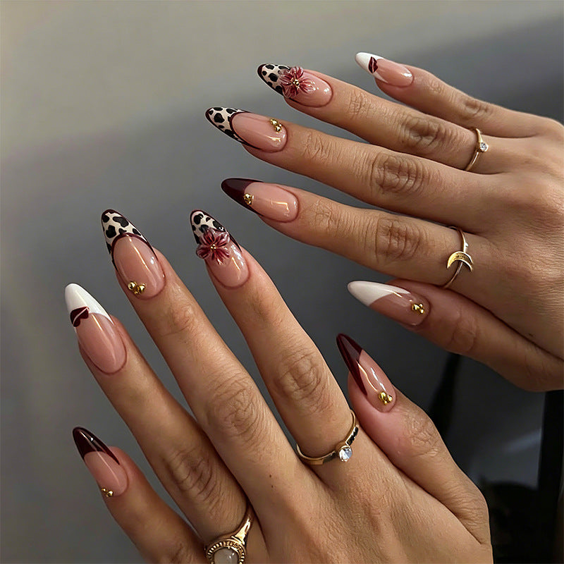 Artificial nail set with glamorous floral designs and creative glitter accents Kalsten