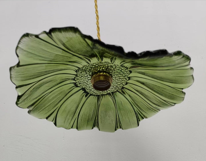 Elegant Shell-Shaped Pendant Light Fixture