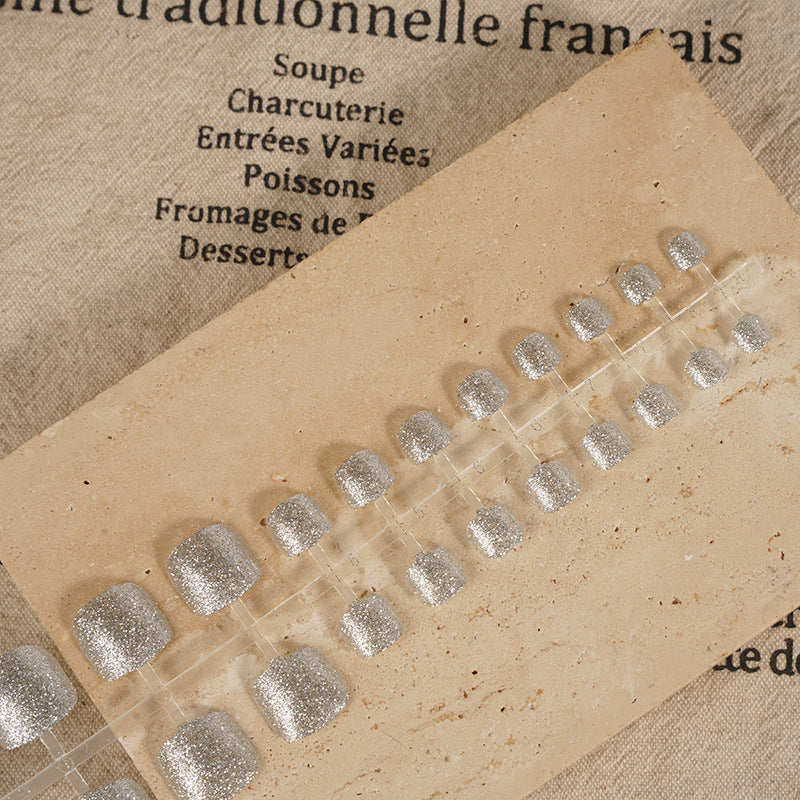 Glittery Press-On Toenail Art Kalsten