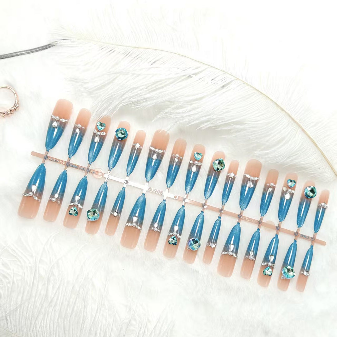 Artificial nails with elegant glitter and stone details Kalsten