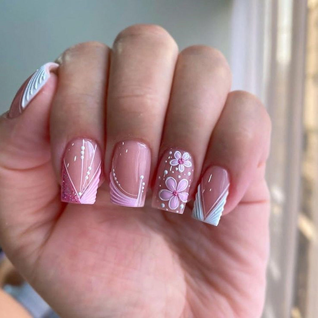 Artful Nail Art with Floral Decorations Kalsten