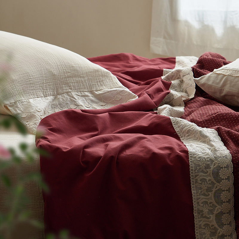 Light quilted cotton quilt with textured surface