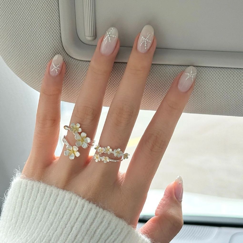 Glamorous Nail Art Extensions
