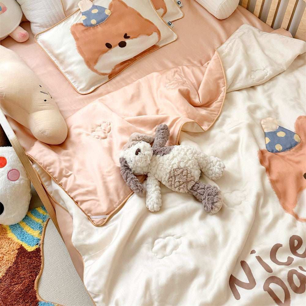 Reversible children's bedding set made of soft microfiber with large teddy bear print and quilted blanket