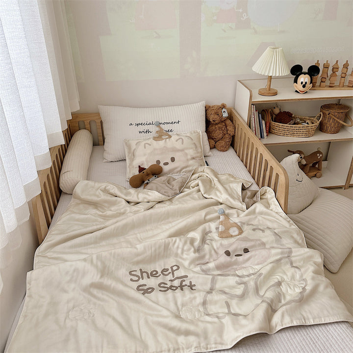 Reversible children's bedding set made of soft microfiber with large teddy bear print and quilted blanket