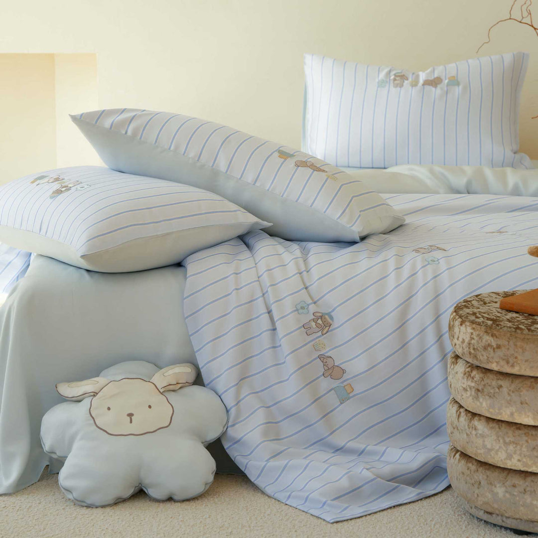 Children's bedding set made of high-quality cotton satin with fine stripes and applied bunny motifs