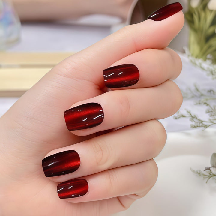 Artificial nails in elegant shine design Kalsten