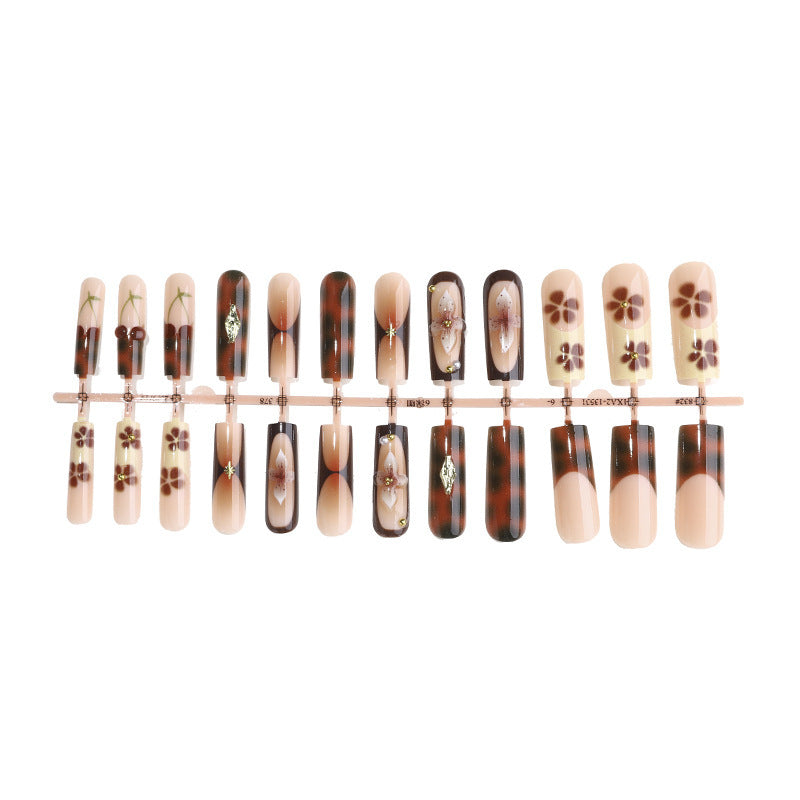 Nail set with floral accents and glitter accents Kalsten