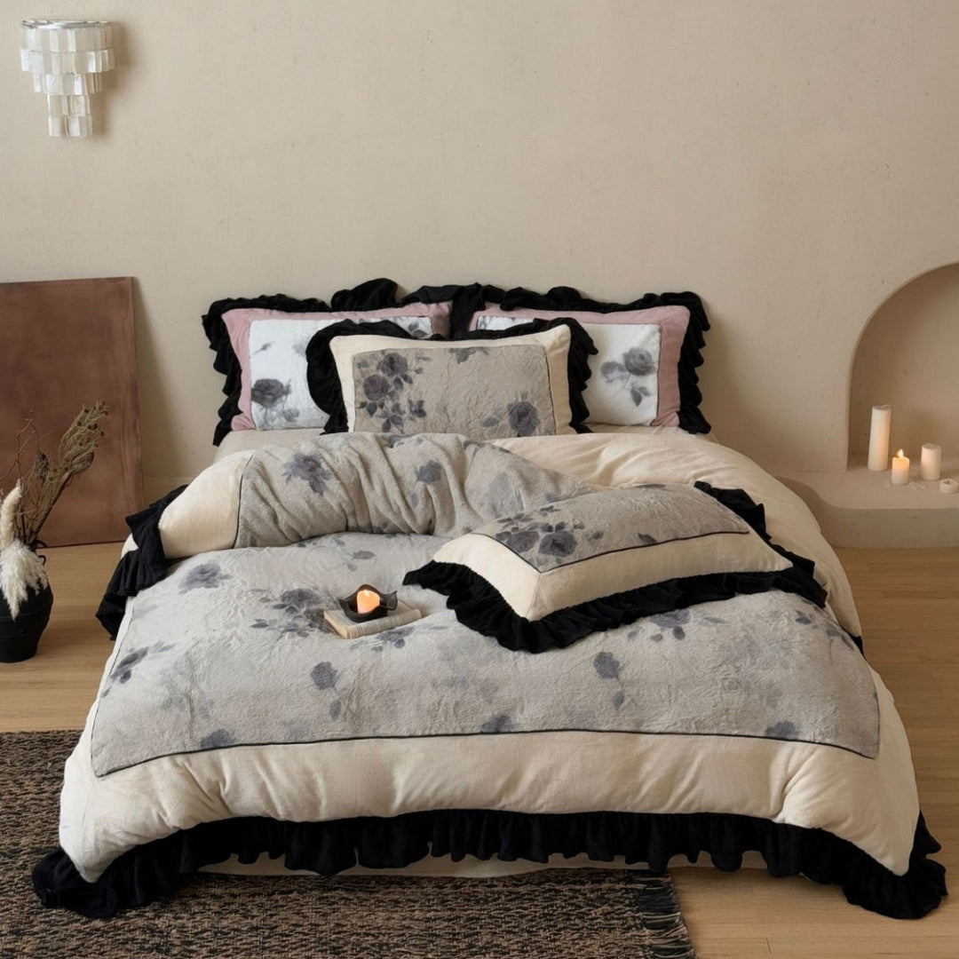 Bedding set watercolor flower print with structured chenille front and contrasting wave edge