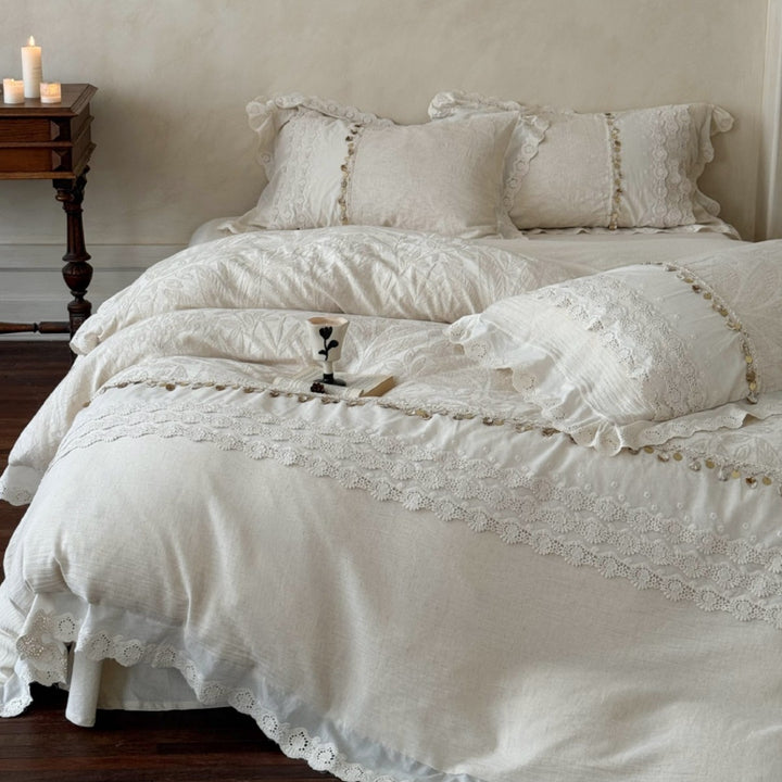 Elegant linen look bedding set with lace and ruffle edge