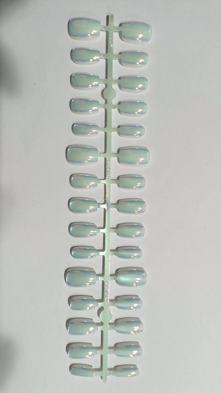 Iridescent Press-On Nail Set Kalsten